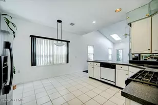 17 Umberland Pl, Monroe Township, NJ 08831 - Photo 9