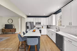 107 Whitlock Ct, Manalapan Township, NJ 07726 - Photo 3