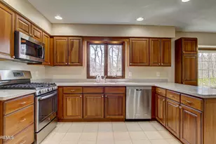 8 Sherman Ct, Manalapan Township, NJ 07726 - Photo 13