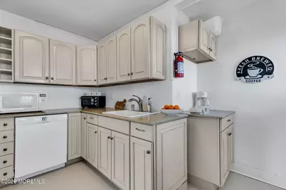 200 Washington Avenue, Point Pleasant Beach, NJ 08742 - Photo 17