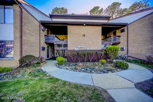 19 Pine Cluster Cir, Manalapan Township, NJ 07726 - Photo 3