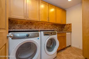 25 Dellwood Ct, Middletown, NJ 07748 - Photo 33