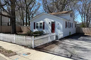 431 S Laurel Ave, Hazlet Township, NJ 07734 - Photo 1