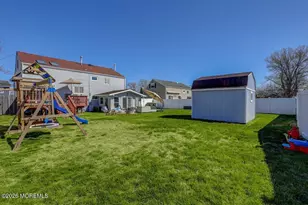 611 S Laurel Ave, Hazlet Township, NJ 07730 - Photo 35