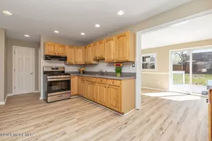 78 Liberty Pl, Hazlet Township, NJ 07734 - Photo 9