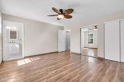 22 Farnworth Close #1000, Freehold, NJ 07728 - Photo 21