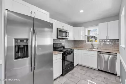 22 Farnworth Close #1000, Freehold, NJ 07728 - Photo 17