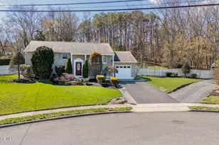 2 Darien Cir, Howell Township, NJ 07731 - Photo 3