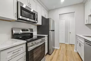 18 Pine Cluster Cir, Manalapan Township, NJ 07726 - Photo 3
