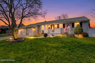 194 Park Pl, Belford, NJ 07718 - Photo 1