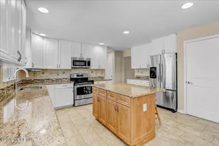 27 Regency Way, Manalapan Township, NJ 07726 - Photo 9