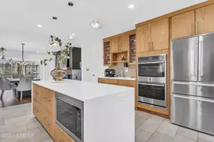 19 W Pkwy Pl, Holmdel, NJ 07733 - Photo 17