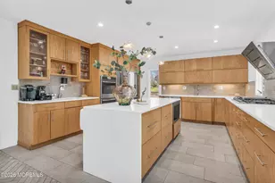 19 W Pkwy Pl, Holmdel, NJ 07733 - Photo 13