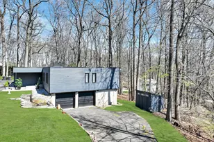 19 W Pkwy Pl, Holmdel, NJ 07733 - Photo 3