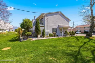 52 Galewood Dr, Matawan, NJ 07747 - Photo 3