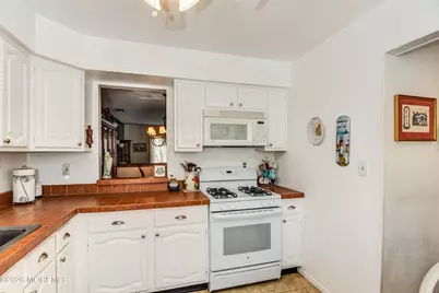 258 Grassmere Court, Aberdeen Township, NJ 07747 - Photo 7