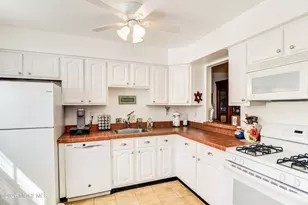 258 Grassmere Ct, Aberdeen Township, NJ 07747 - Photo 3