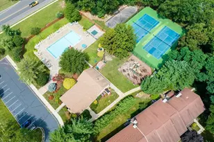 258 Grassmere Ct, Aberdeen Township, NJ 07747 - Photo 17