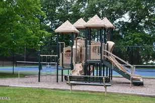 258 Grassmere Ct, Aberdeen Township, NJ 07747 - Photo 25