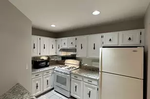 143 Tanglewood Pl, Morganville, NJ 07751 - Photo 9