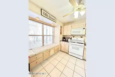 93 Heron Court, Manalapan Township, NJ 07726 - Photo 3