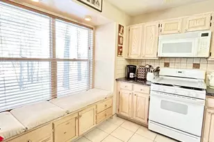 93 Heron Ct, Manalapan Township, NJ 07726 - Photo 3