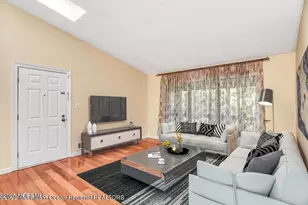 71 Crabapple Ln, Franklin Township, NJ 08823 - Photo 3