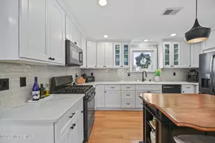 33 Memorial Pkwy, Atlantic Highlands, NJ 07716 - Photo 13