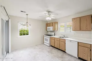 23 Datchet Close, Freehold, NJ 07728 - Photo 7