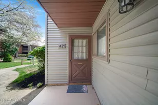 42 Medford Ct, Red Bank, NJ 07701 - Photo 5