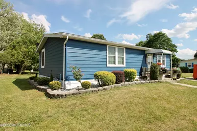 562 Sara Drive, Freehold, NJ 07728 - Photo 3