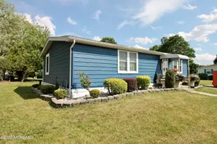 562 Sara Dr, Freehold, NJ 07728 - Photo 3