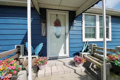 562 Sara Drive, Freehold, NJ 07728 - Photo 5