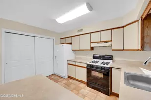 125 Northampton Dr, Holmdel, NJ 07733 - Photo 9