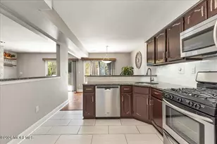 119 Malibu Dr, Eatontown, NJ 07724 - Photo 13