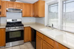 25 Hart St, Hazlet Township, NJ 07734 - Photo 5