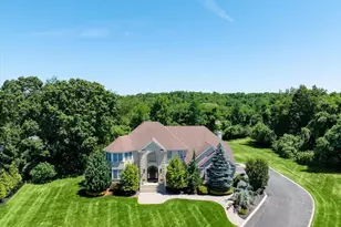 371 Karen Ct, Freehold, NJ 07728 - Photo 3