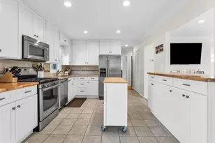450 Church St, Belford, NJ 07718 - Photo 11