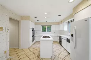 122 University Dr, Lincroft, NJ 07738 - Photo 13