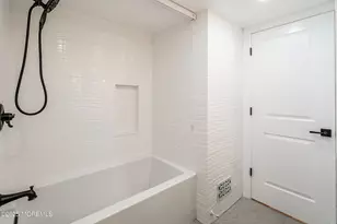 103 Hyacinth Ln, Freehold, NJ 07728 - Photo 17