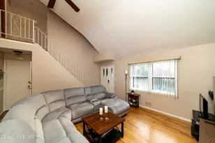 8 Winsor Ct, Sayreville, NJ 08872 - Photo 5