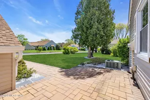 81 D Parkway Dr, Freehold, NJ 07728 - Photo 3