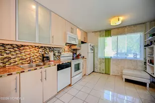 220 Medford Ct, Manalapan Township, NJ 07726 - Photo 13