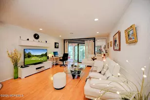 220 Medford Ct, Manalapan Township, NJ 07726 - Photo 5