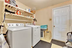 40 Birch Dr, Freehold, NJ 07728 - Photo 9