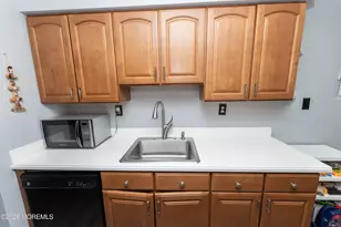80 Manchester Ct, Freehold, NJ 07728 - Photo 17