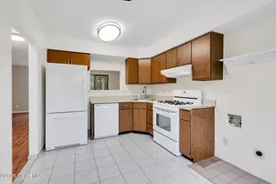 2004 Meadowlands Ct, Toms River Township, NJ 08755 - Photo 9