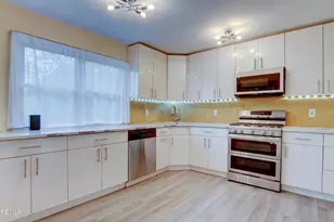 2 Lone Star Ln, Manalapan Township, NJ 07726 - Photo 11