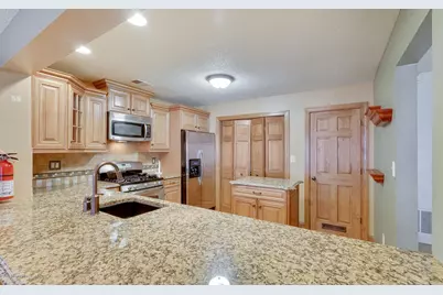 51 Richmond Court, Tinton Falls, NJ 07712 - Photo 5