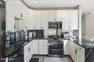 7 Demarest Dr, Manalapan Township, NJ 07726 - Photo 13